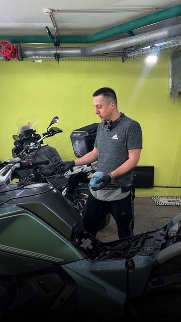 Зачем клеить пленку на мотоцикл?