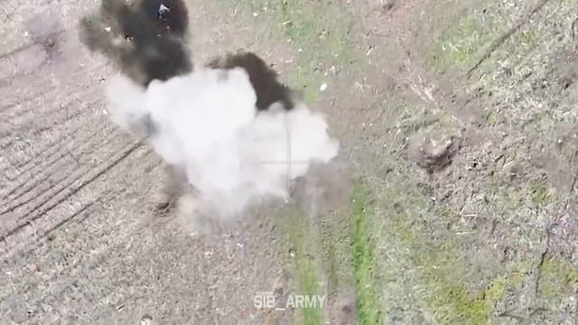 💥🎮Артиллеристы и операторы БпЛА  продолжают системно подавлять противника на переднем крае…🔽