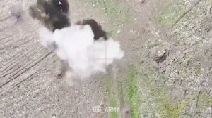 💥🎮Артиллеристы и операторы БпЛА  продолжают системно подавлять противника на переднем крае…🔽