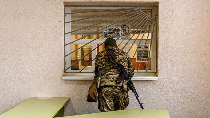 Затолкали в машину: ТЦК продолжают зверствовать в Днепропетровске и Луцке