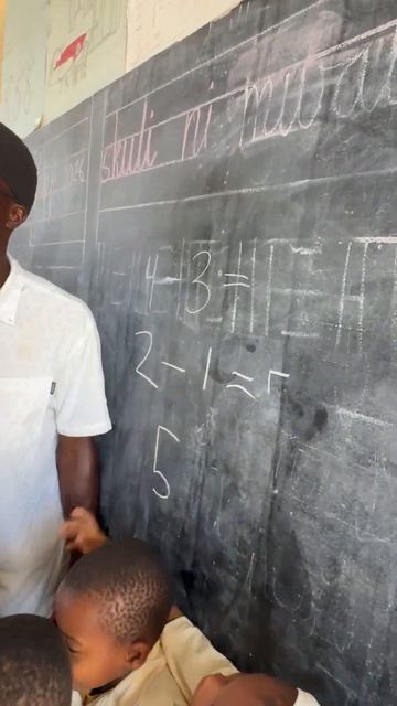 ПО 60 ЧЕЛОВЕК В КЛАССЕ???