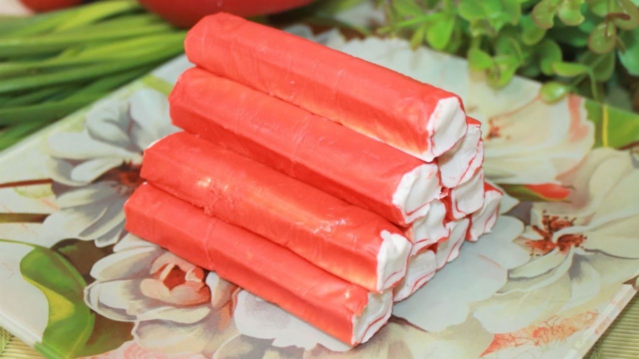 Два рецепта из КРАБОВЫХ ПАЛОЧЕК к Новому году 2022. Новогодние салаты.