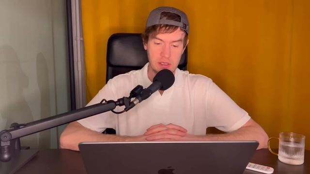 Это я пришла на всё готовое? А на что, по-твоему, вы с матушкой живете? На твою зарплату консьержа?