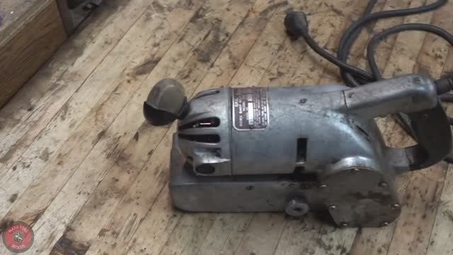 Ленточно-шлифовальный станок с цепным приводом 1950-х годов 1950s Chain-driven Belt Sander
