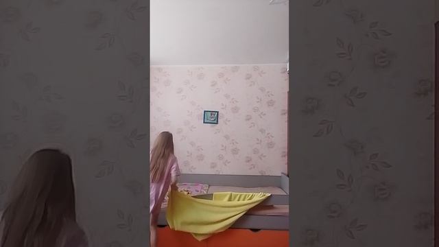 моя старая кровать которая принадлежит коте