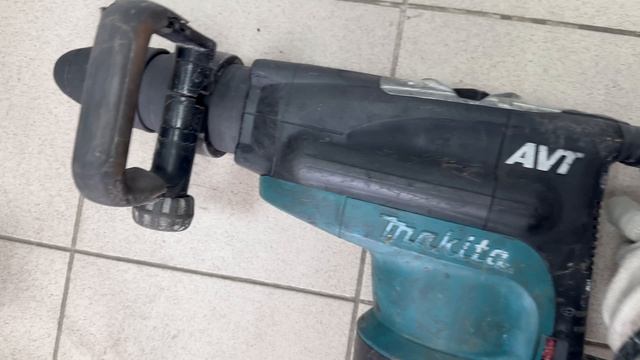 Обзор на перфоратор Makita HR5211C