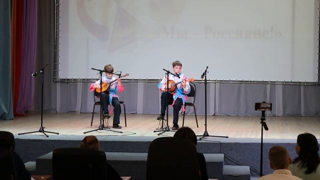 Дуэт: Бозюков Дмитрий, Погожев Даниил (домра).