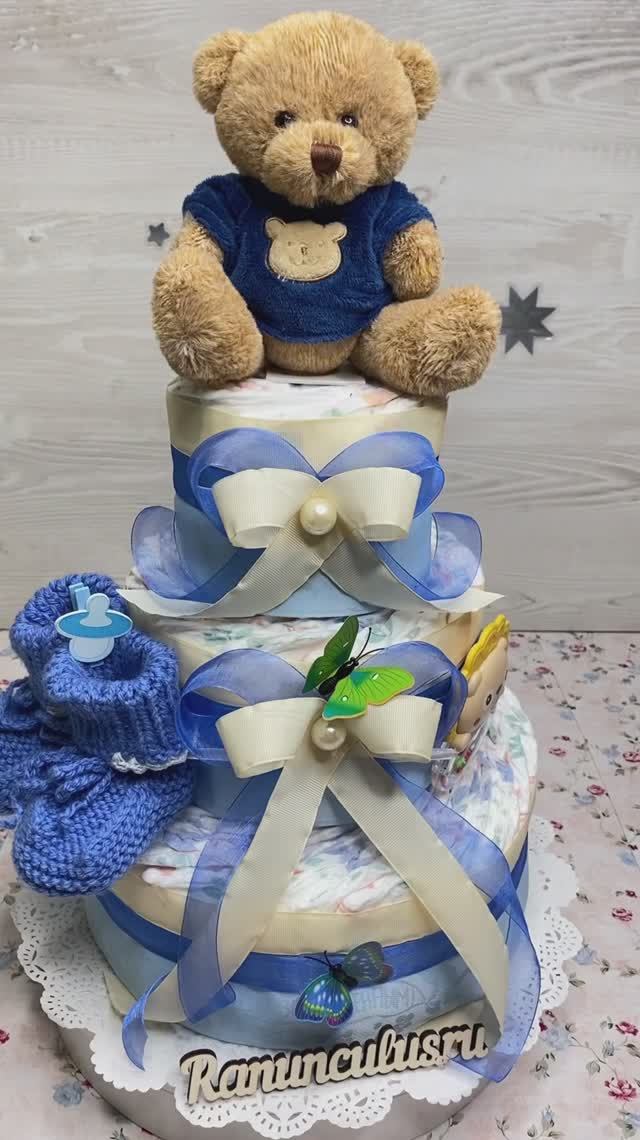 Торт из подгузников для мальчика с мишкой