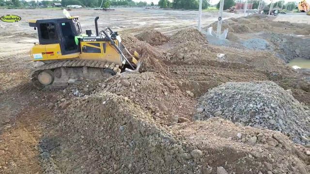 Строительство, засыпка канализационного коллектора
