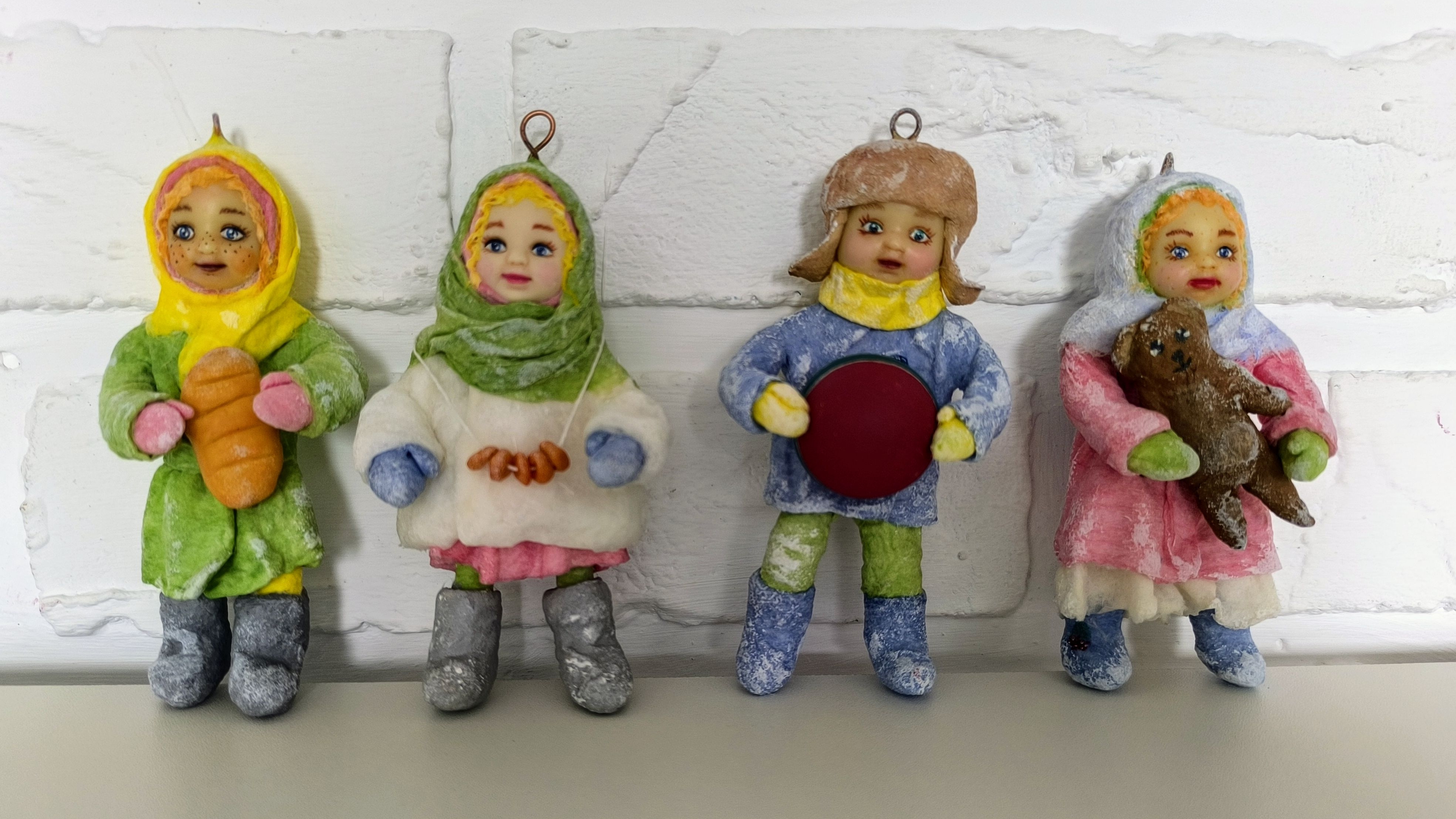 Мои первые елочные игрушки из ваты. Ватные куколки. Ватные ёлочные игрушки своими руками.