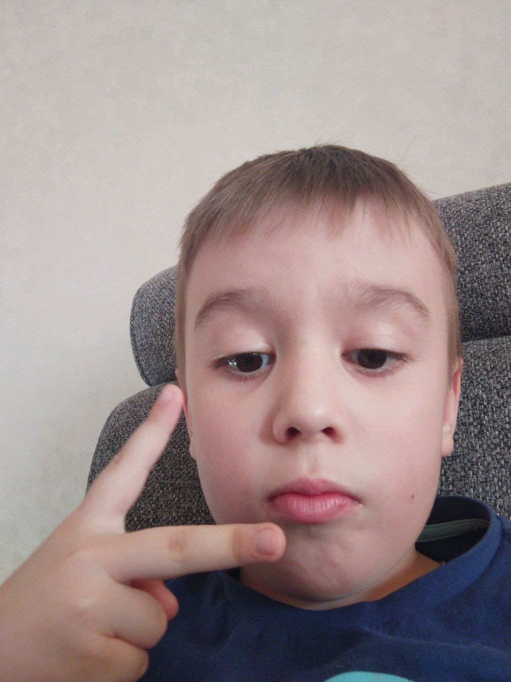 я сейчас смотрю телек.