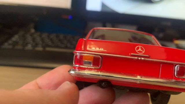 Обзор модели Mercedes Benz 220 в масштабе 1:24 от Welly
