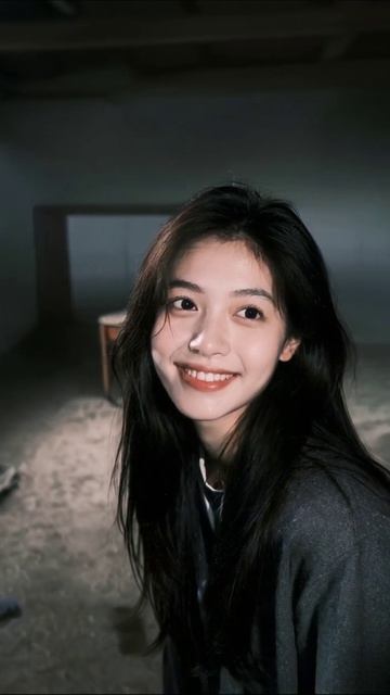 Свет в темноте: искреннее улыбка #улыбка #свет #эмоции