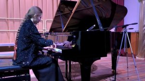 14. А. Петров - «Утро», музыка из к/ф «Служебный роман». Исполняют Матвеева Кира и Шельпова Виктория