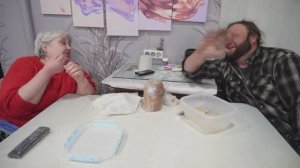 Так вкусно пообедал Смеёмся с мамой после высокоинтеллектуальной дискуссии с элементами этикета