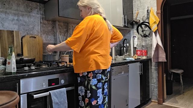 УПАХАЛАСЬ ЧТО ТА ЛОШДЬ! ОЛИН ВЫХОДНОЙ И КУДА ЕГО ДЕТЬ ТО ПРЯМ НЕ ЗНАЮ!