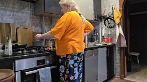 УПАХАЛАСЬ ЧТО ТА ЛОШДЬ! ОЛИН ВЫХОДНОЙ И КУДА ЕГО ДЕТЬ ТО ПРЯМ НЕ ЗНАЮ!