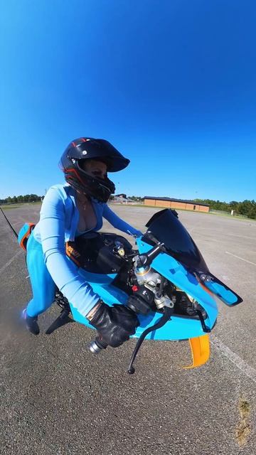 Катя Алмаз мото девушка на Дукати Ламборгини