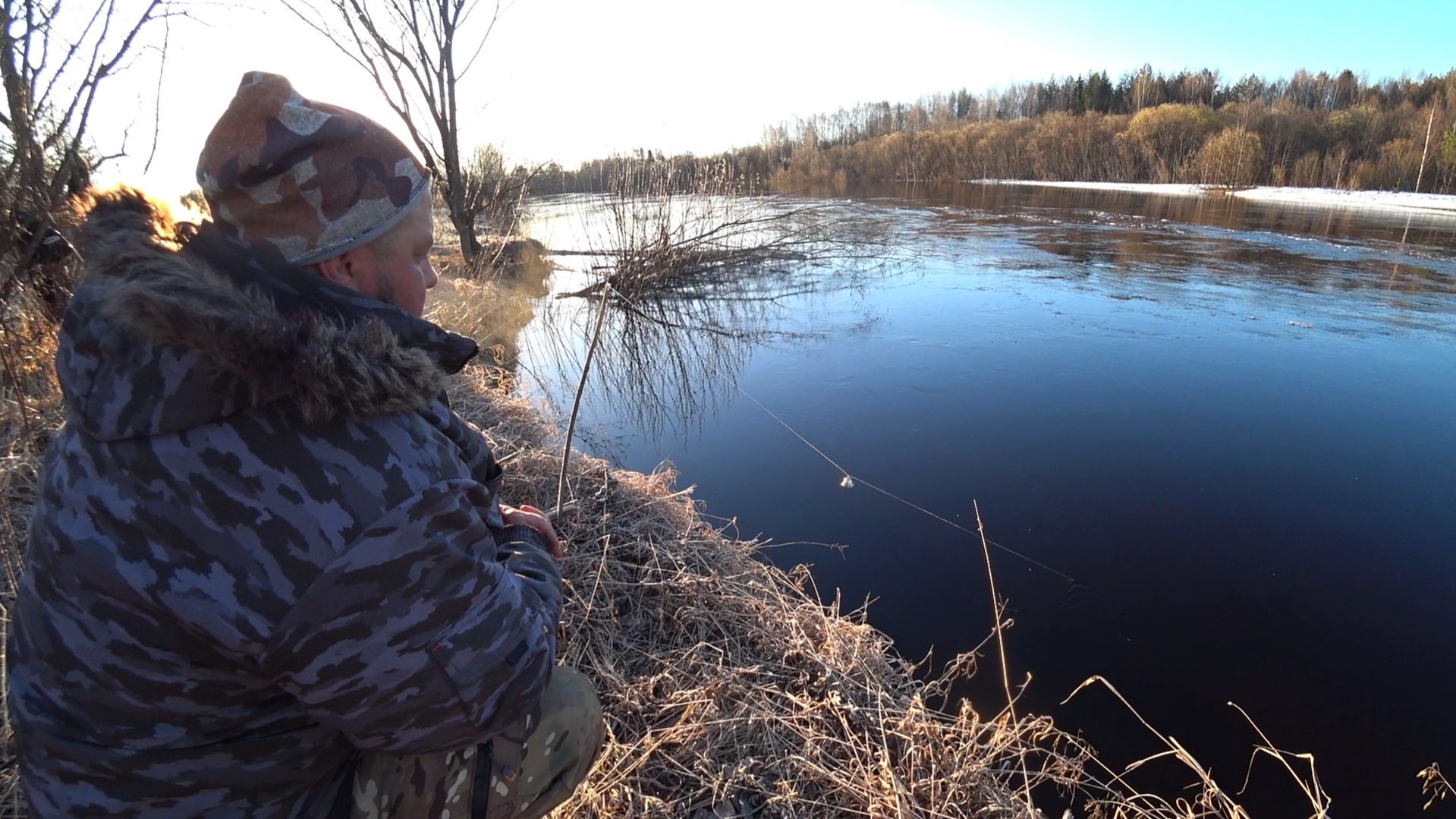 ЗА АПРЕЛЬСКИМ НАЛИМОМ В ТАЙГУ! ЗАНОЧЕВАЛ НА СТРАШНОМ БОЛОТЕ У КОСТА \ НОВОЕ МЕСТО, ОТКРЫТИЕ СЕЗОНА !
