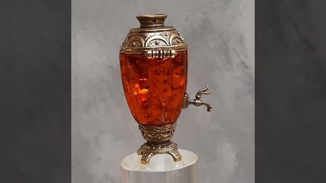 Фигурка с натуральным янтарем Самовар праздничный