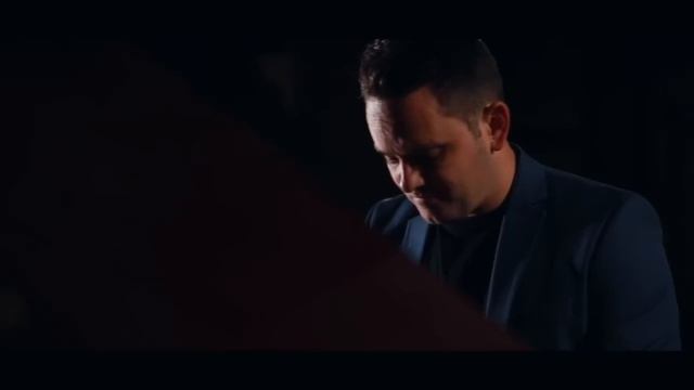 Когда мне хочется рыдать, Я просто утешаюсь Господом.