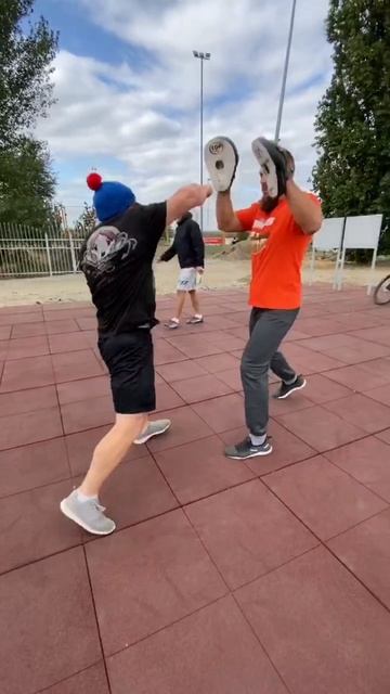 Влетаем в новую неделю 🥊😎🥊
СПОРТ В КАЖДЫЙ ДОМ ДРУЗЬЯ 🏡 
#антонханадвиже #ростовнадону