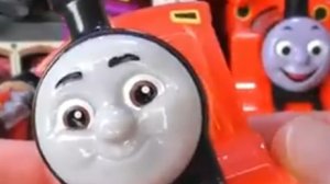 Паровозики Томас и его друзья для детей. Играем с различными паровозиками . #дети #видеодлядетей