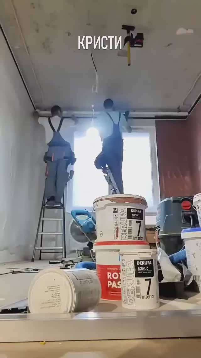 Натяжной потолок на кухне