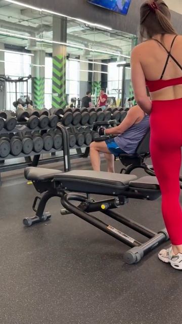 Слишком сильно для фитнеса в зале ?