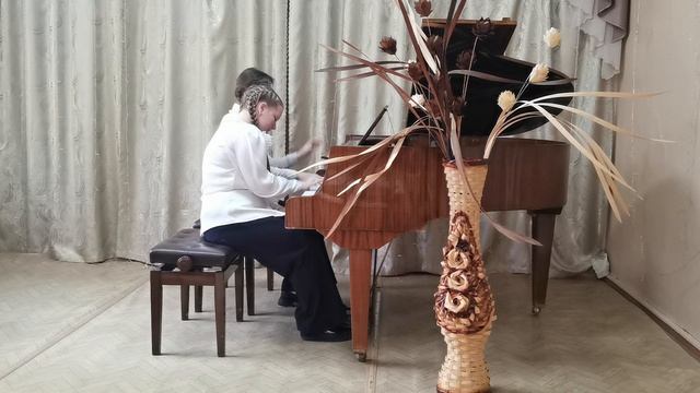 Поворина Лидия и Чубукова Мария
Ю. Весняк 