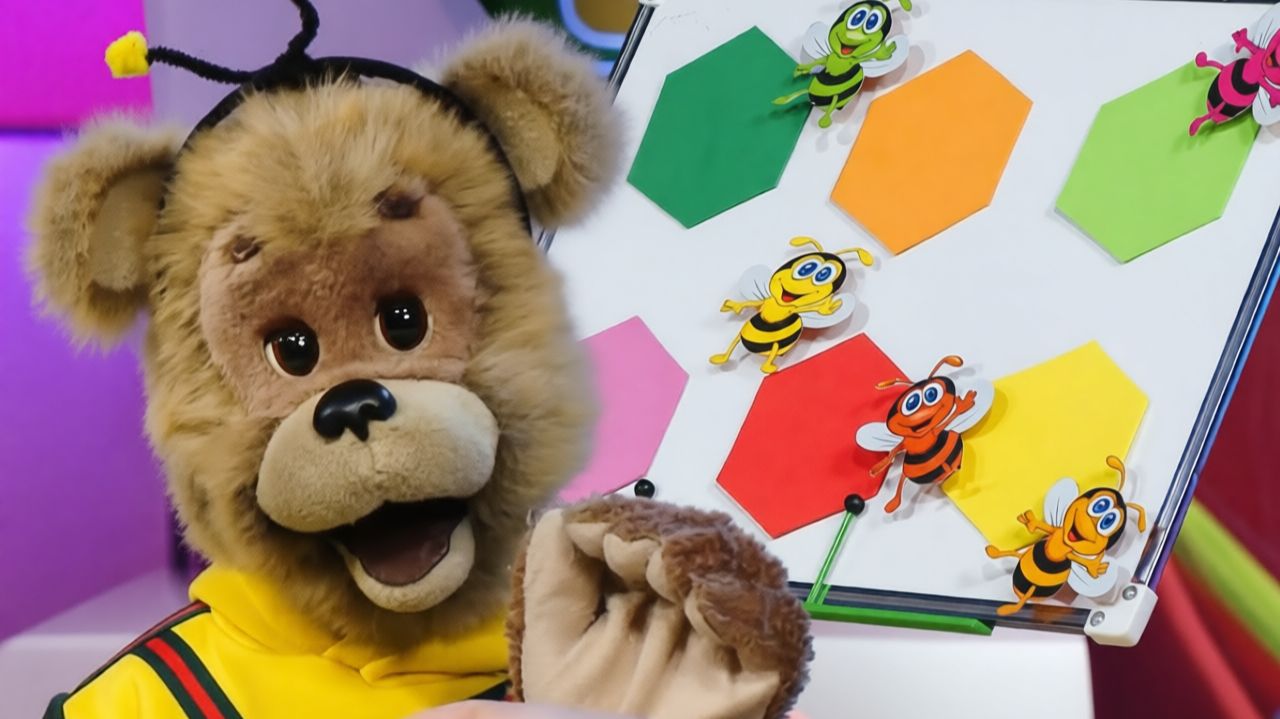Игроблог: Ищем разноцветным пчёлкам домики ✨ Шоу для детей С добрым утром, малыши! (2023) №36252