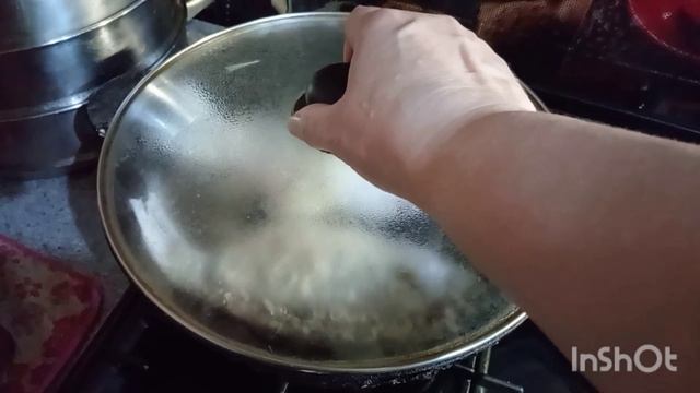 Жареные озёрные караси, картофельное пюре и оладьи.