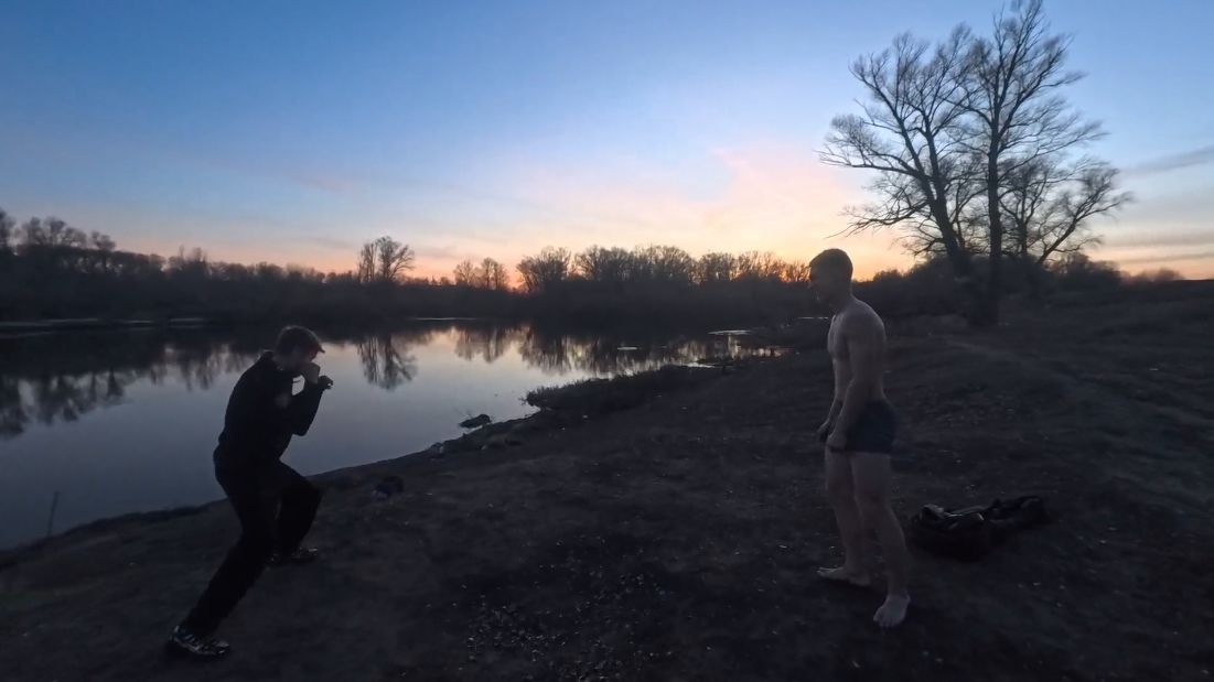 Открыл купательный сезон