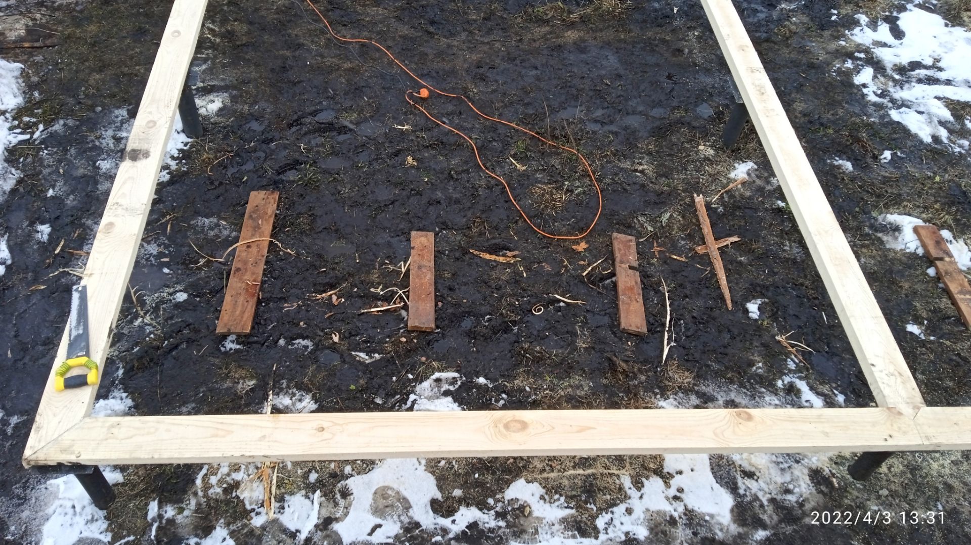 завезли пиломатериал