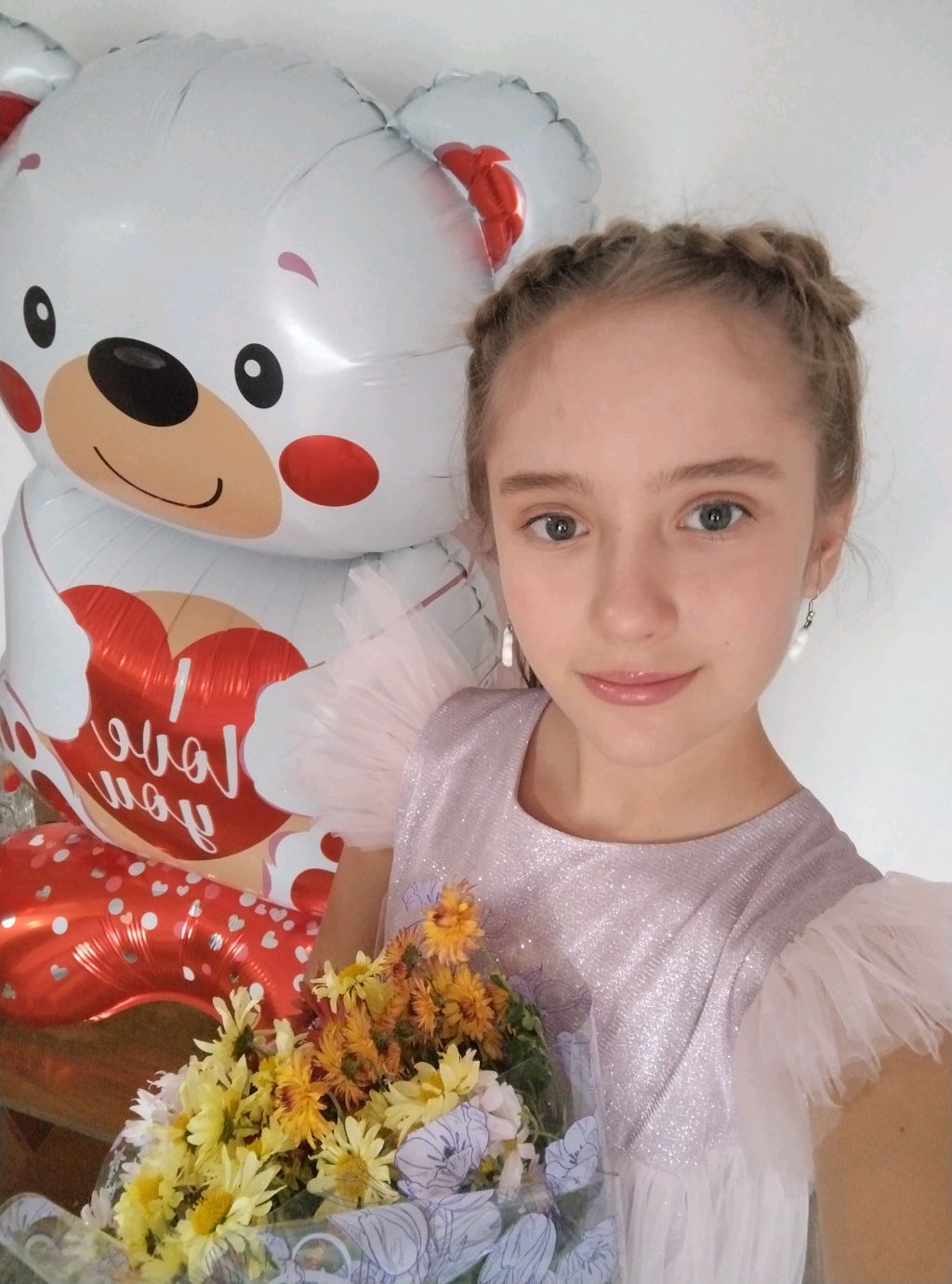 я пришла со школы