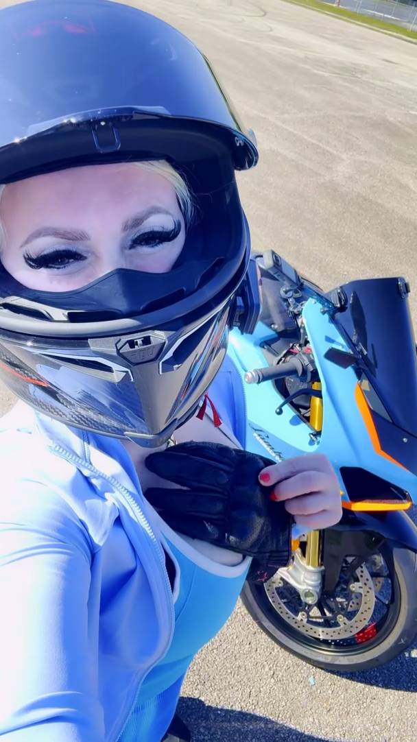 Катя Алмаз мото девушка на Дукати Ламборгини
