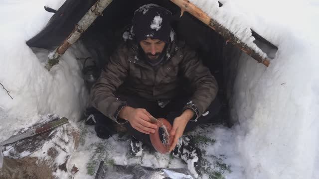 XAKAN _   -13 °C. Снежная буря; ни палатки, ни спального мешка. Зима