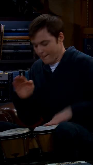 Теория большого взрыва (The Big Bang Theory). Sheldon Plays Bongo. #music #bongo #funny #series