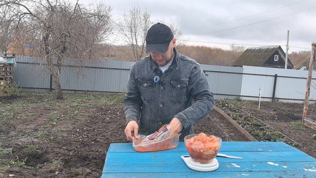 Ем шашлык из магазина Находка