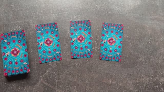 Объявится ли первым на неделе? Таро расклад