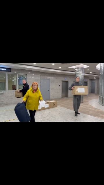 Сотрудники полиции Восточного округа Москвы собрали гуманитарную помощь для участников СВО