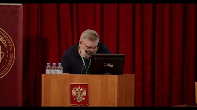 Матковод из Беларуси Юрий Щеголев - матки, маточники, маточное молочко (Пчела и человек)