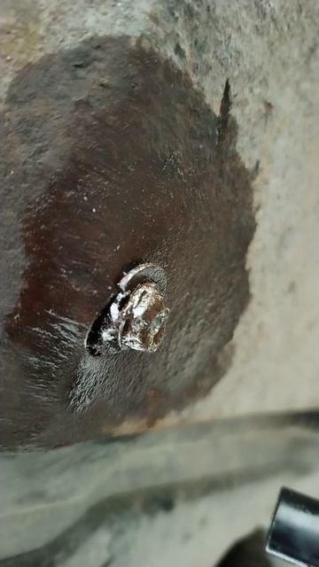 Как открутить поврежденный болт