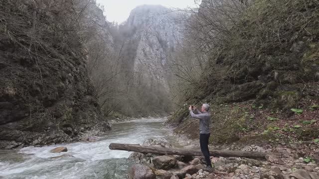 Бессмысленный и беспощадный апрельский Уривок