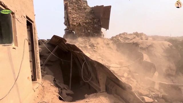 Строительство, дробление щебёнки