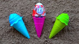 Игрушки Сюрпризы и Щенячий Патруль Мороженое | Мультики для детей и Песенки для малышей в песочнице