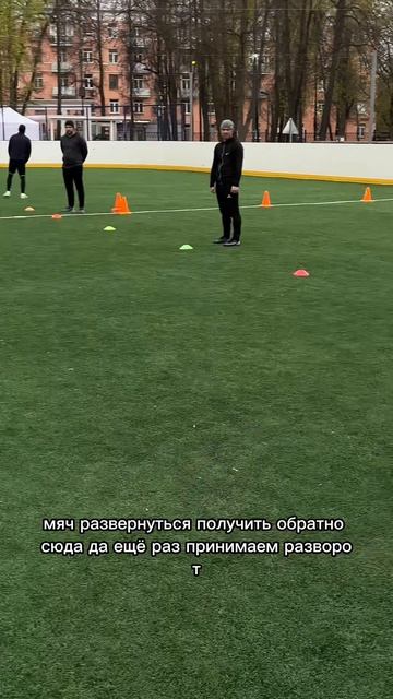 Тренировка для взрослых любителей футбола.