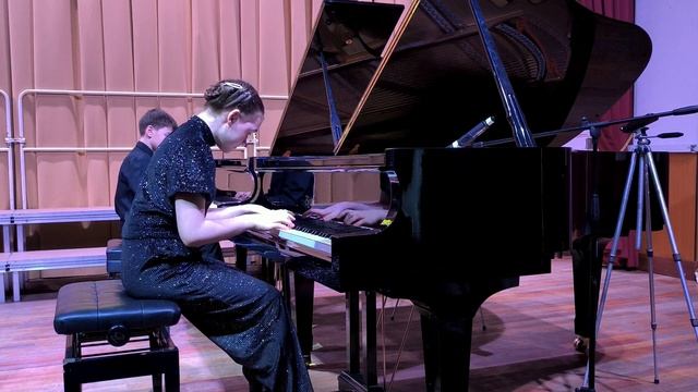 13. А. Цфасман - «Неудачное свидание». Исполняют Герасимова Елизавета и Герасимов Владислав