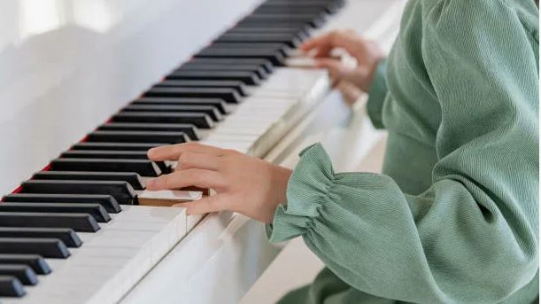 Соло для пианино (нейросеть). Идея и монтаж Татьяны Пантелеевой.