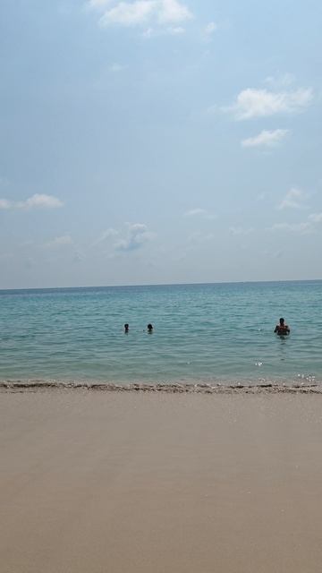 Пхукет пляж Ката ной 20 апреля. Актуальный курс валют